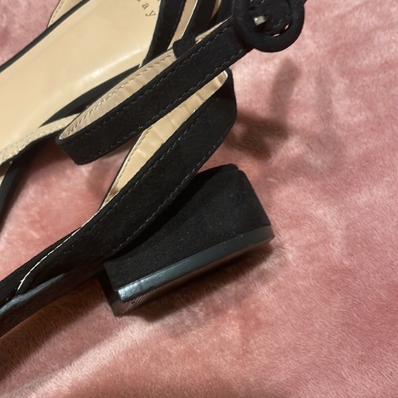 8.5 black small heel from target - Picture 2 of 4
